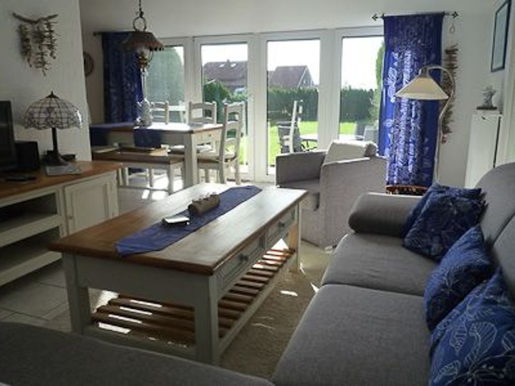 Wohnzimmer mit integriertem Küchenbereich
