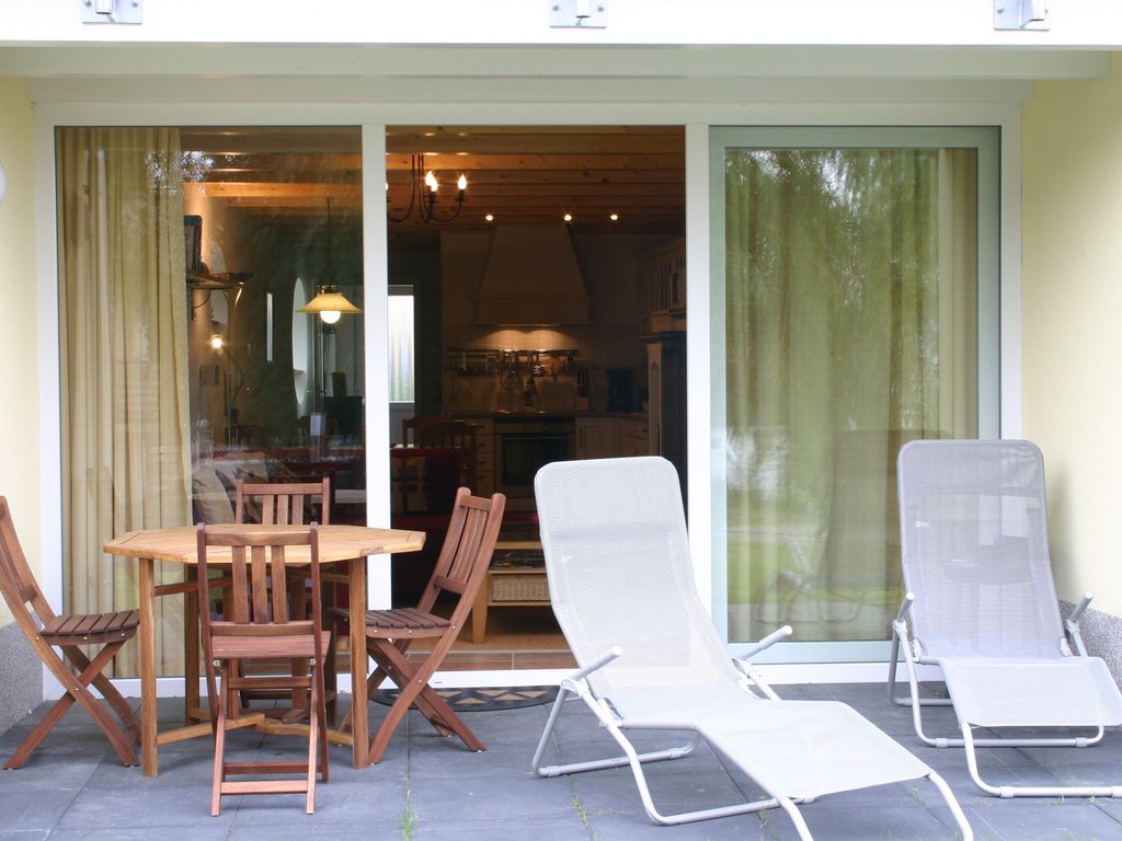 Terrasse mit Liegewiese