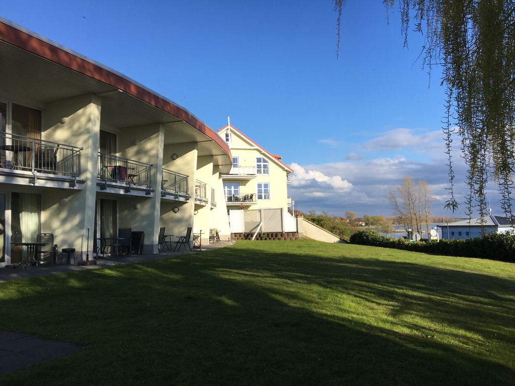 Liegewiese mit Haffblick