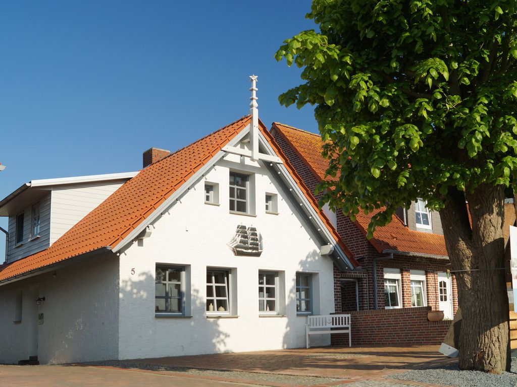 Das historische Kapitänshaus in 1. Reihe an der Promenade