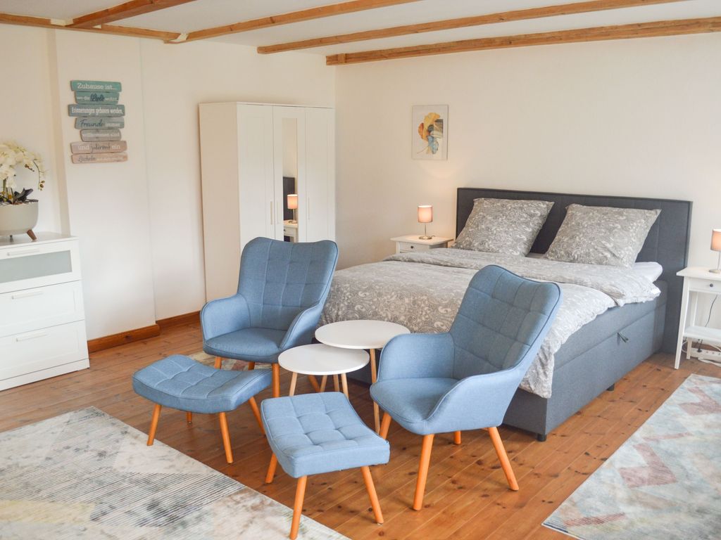 Schlafzimmer 1