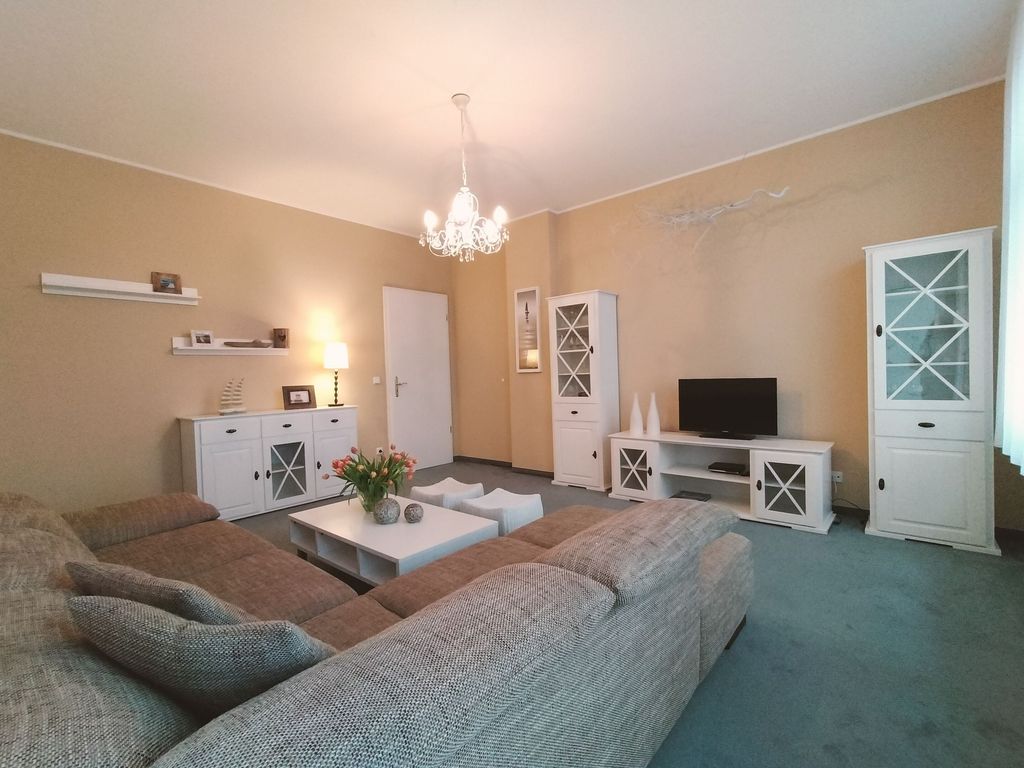 Wohnzimmer mit Fernseher