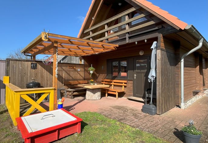 3-Raum-Holzhaus mit Gartenterrasse (70m², max 4 Personen) Bild 1