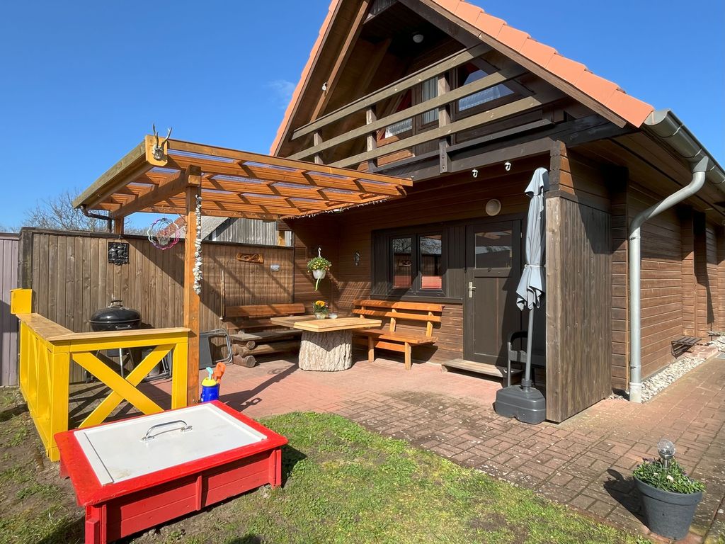 Holzhaus mit Terrasse und Balkon zwischen den Ostseebädern Rerik & Kühlungsborn