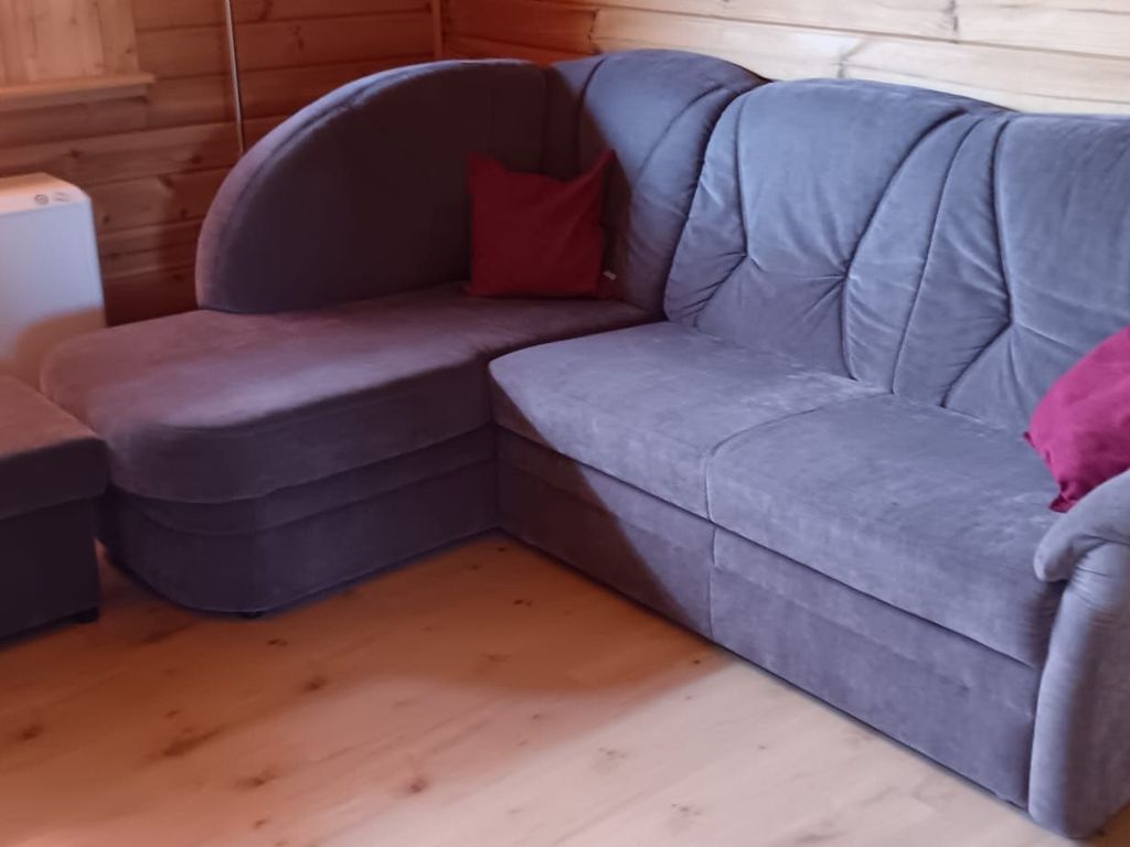 Offener Wohnbereich mit Couch