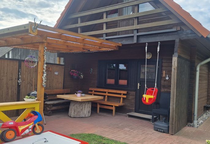 3-Raum-Holzhaus mit Gartenterrasse (70m², max 4 Personen) Bild 4