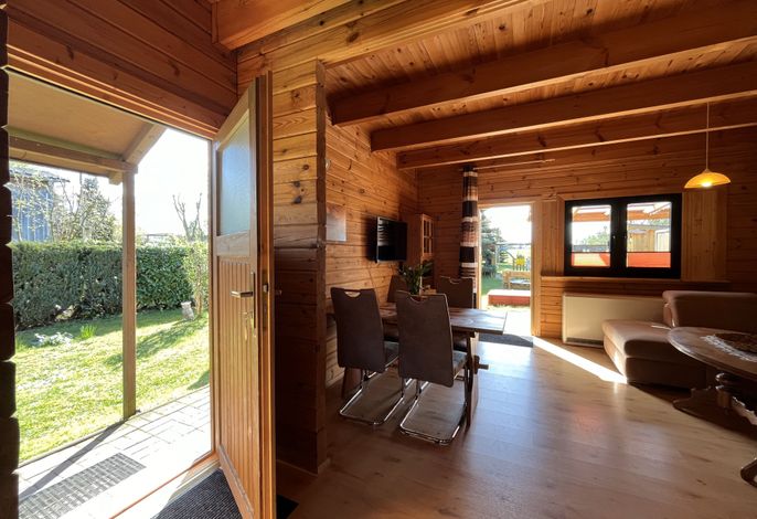 3-Raum-Holzhaus mit Gartenterrasse (70m², max 4 Personen) Bild 3