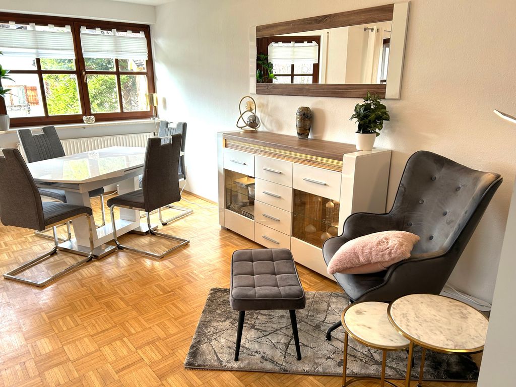 Tegernsee Perle - Blick auf Essecke und Lounge-Lesesessel