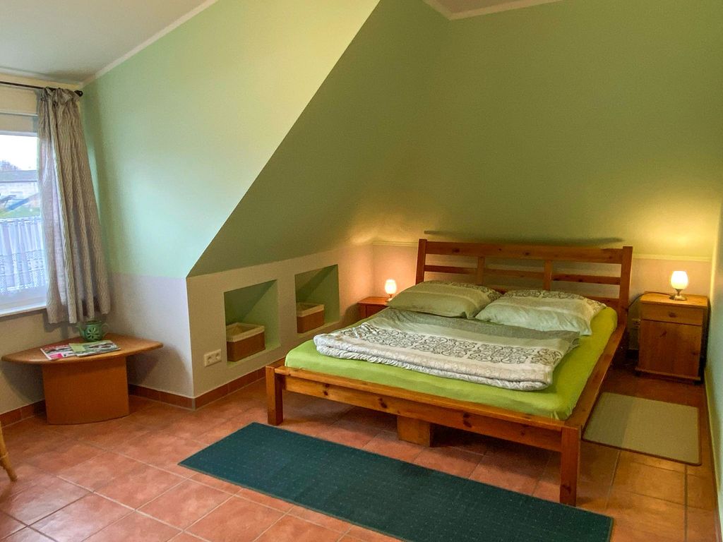 Doppelbett in Wohnküche