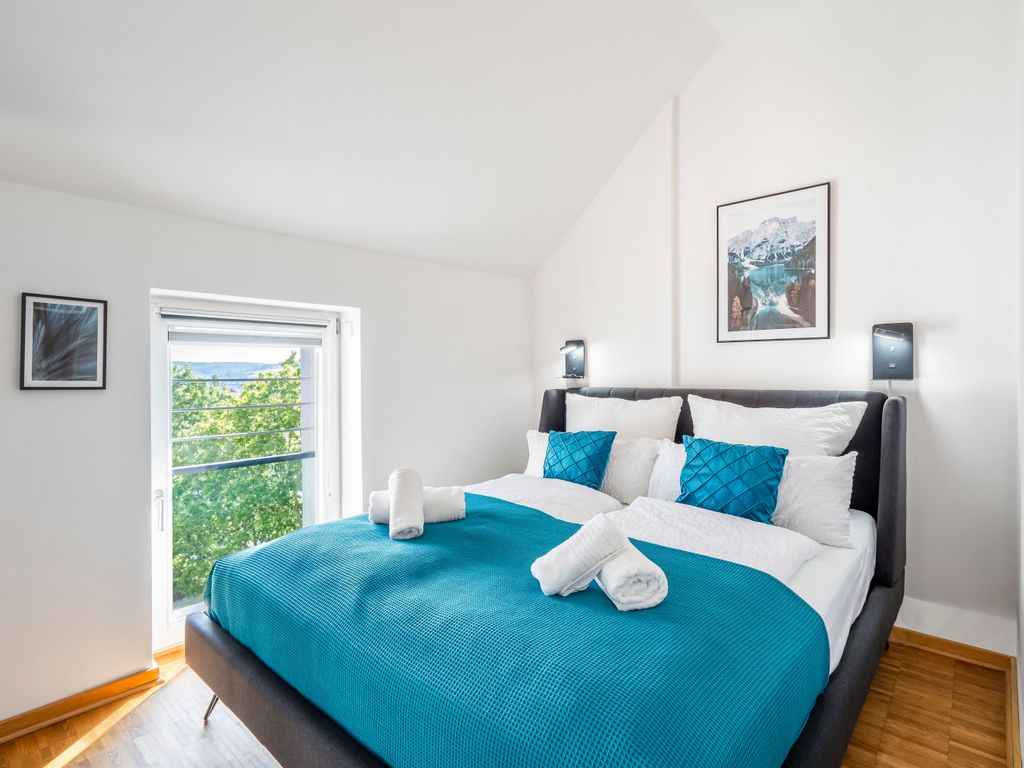 Queensize-Bett für königliche Träume.