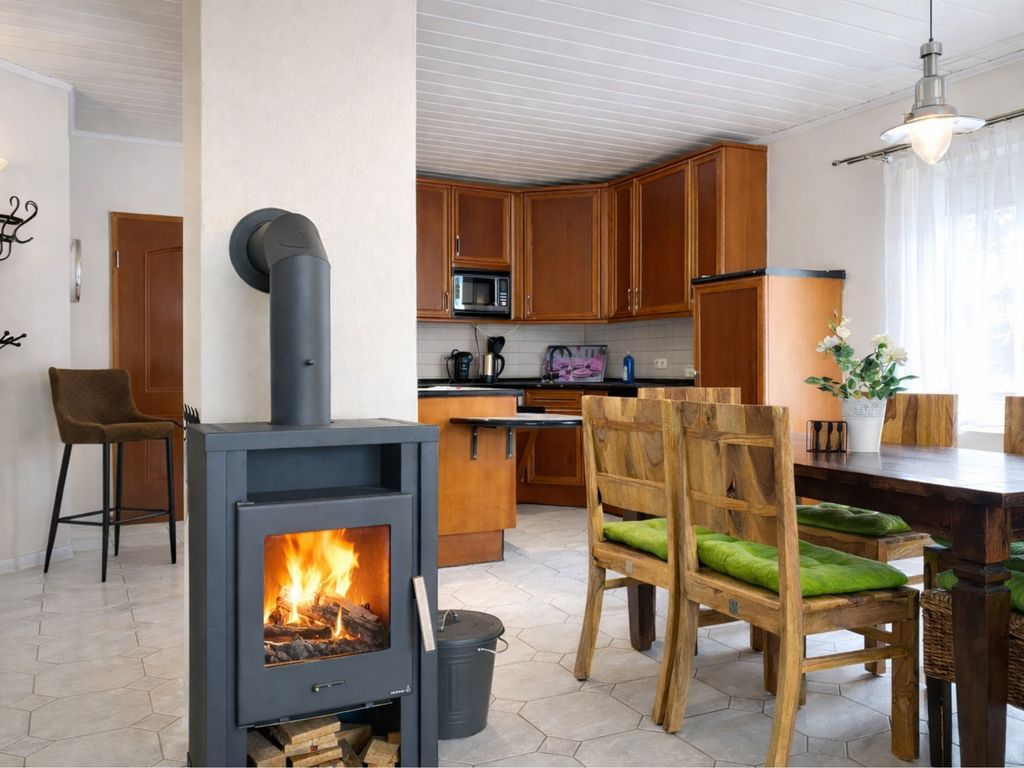 Ferienwohnung mit Balkon am Waldrand im Ostseeland