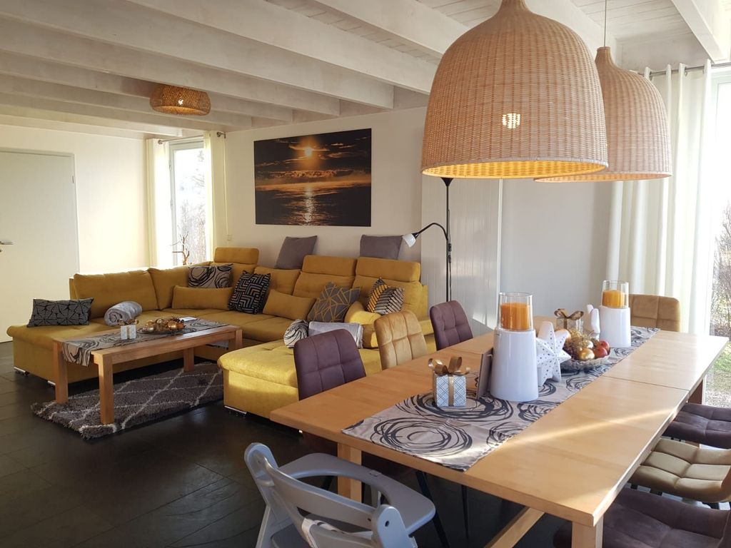 Esstisch mit Wohnlandschaft