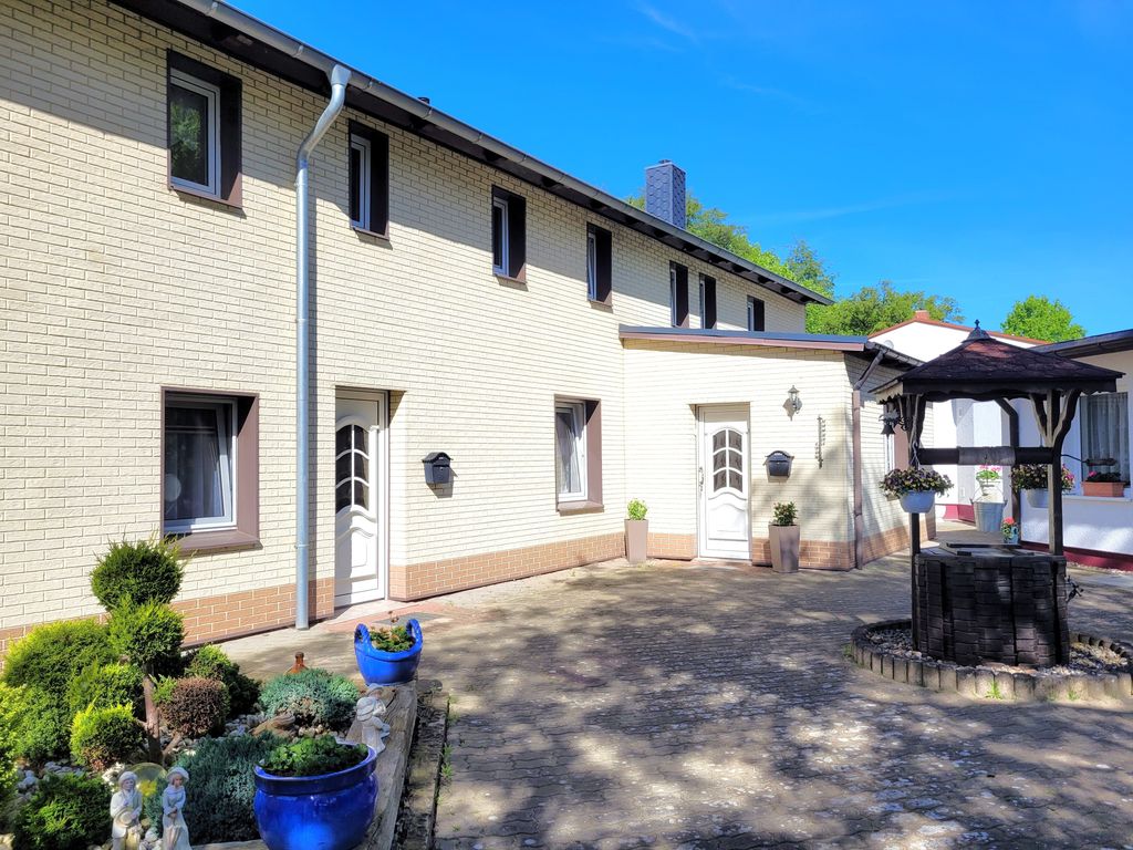 Eingang zur Ferienwohnung links