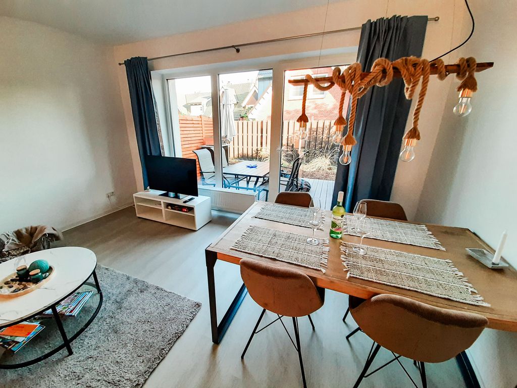 offener Wohnbereich mit direktem Zugang zur Terrasse