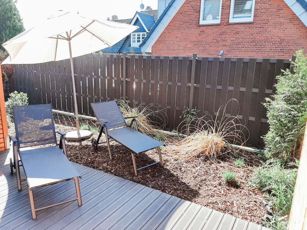 Terrasse mit Sonnenliegen