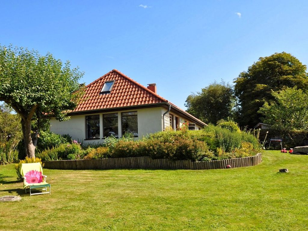 Blick vom Garten auf das Haus