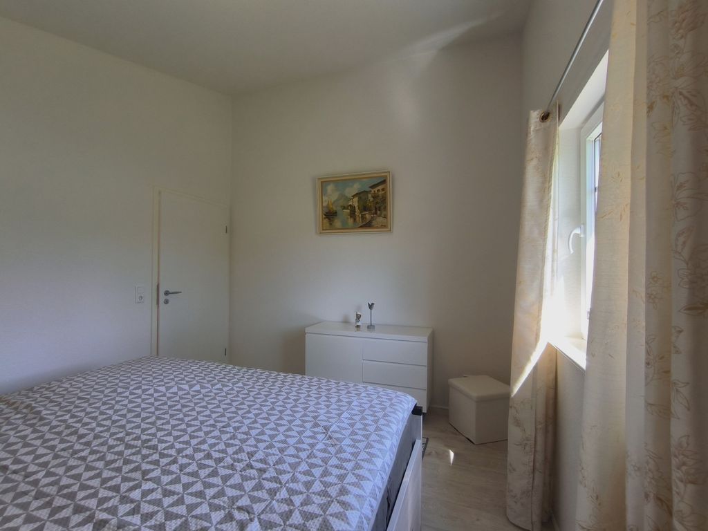Schlafzimmer mit Einzelbett (1,80x2,00m)