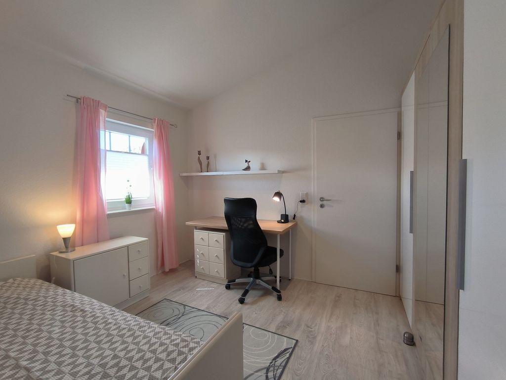 Schlafzimmer mit Einzelbett (0,90x2,00m)