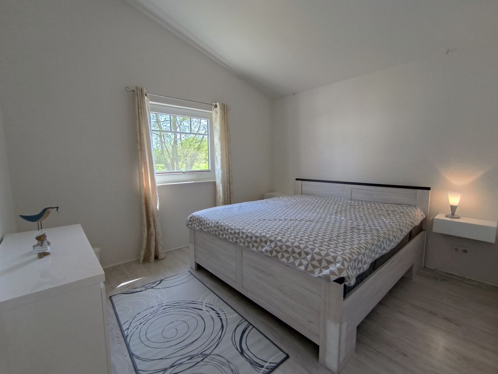 Schlafzimmer mit Doppelbett (1,80x2,00m)