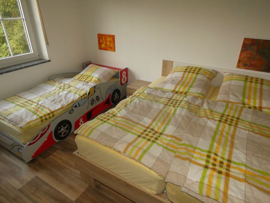 2. Schlafzimmer Doppelbett +: Das schnellste Bett in Moschendorf