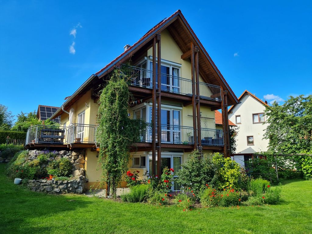 Hausansicht Südseite mit Ferienwohnung im UG