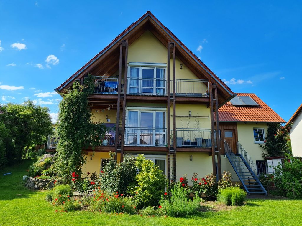 Hausansicht Südseite mit Treppenabgang zur Ferienwohnung