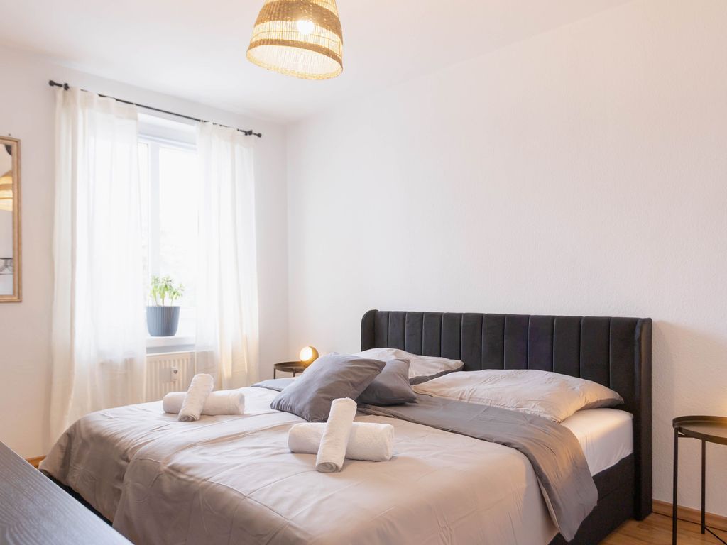 Schlafzimmer 1