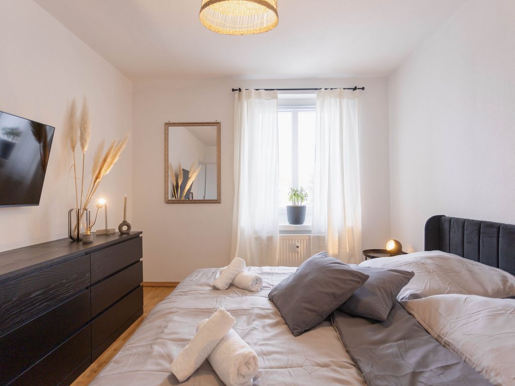 Schlafzimmer 1