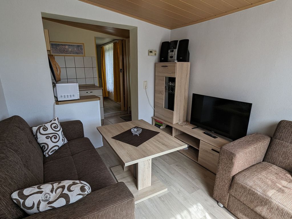 Sitzecke im Wohnzimmer mit TV