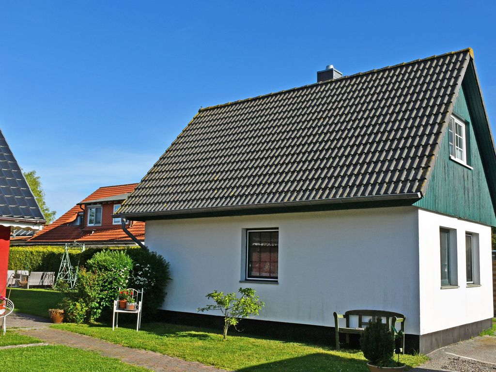 Ferienhaus mit Kamin und Terasse