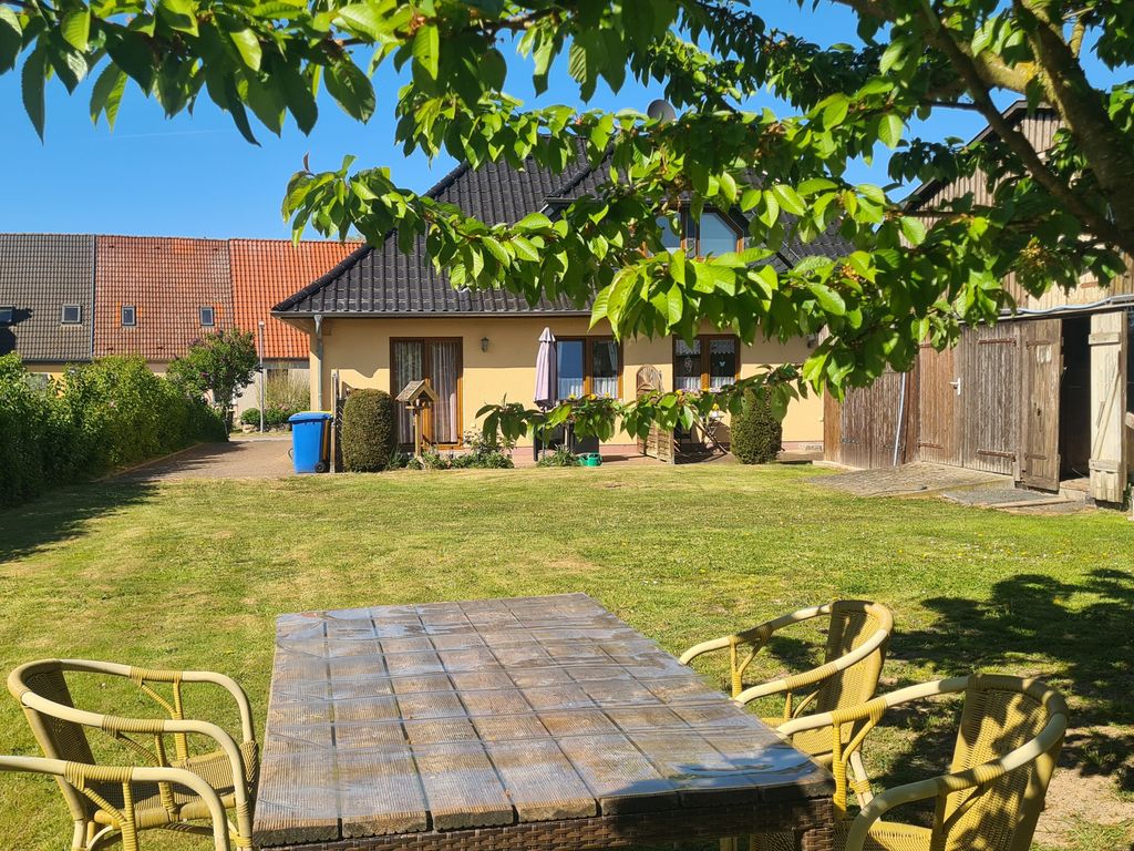 3-Raum-Ferienwohnung im Obergeschoss mit Sitzecke im Garten