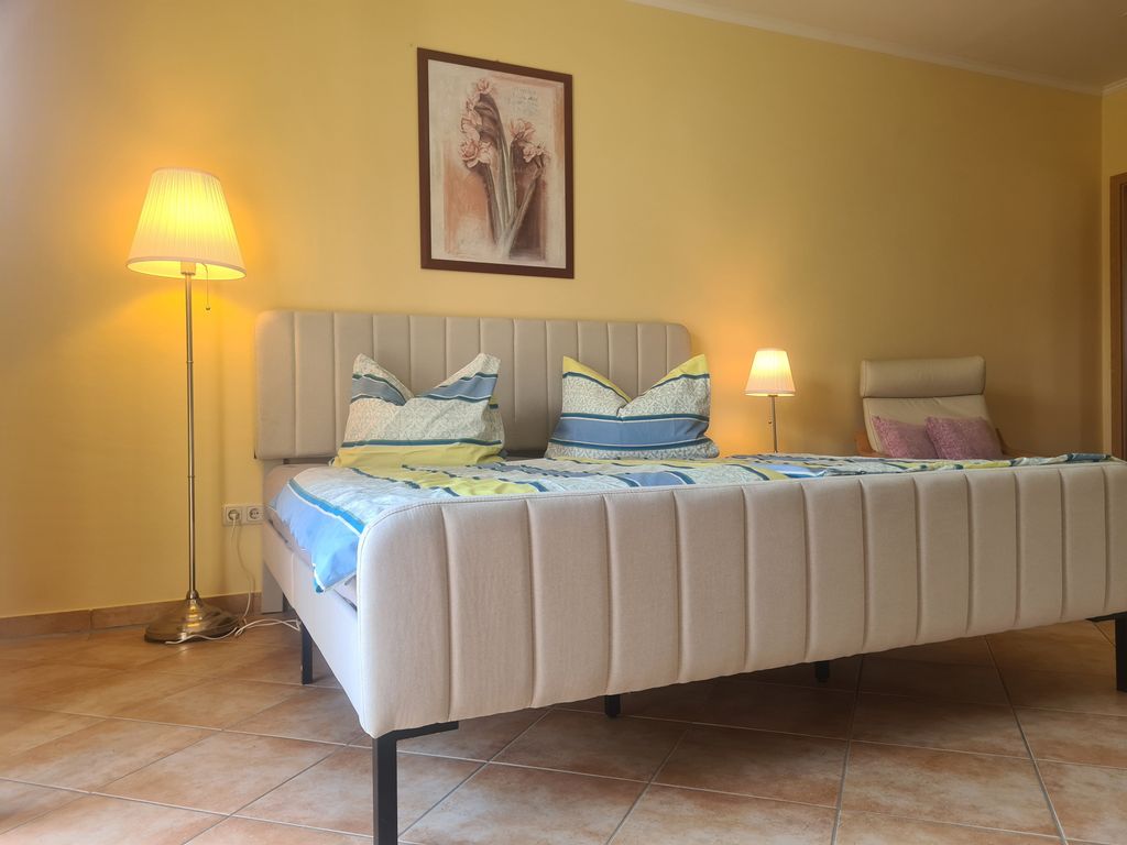 1-Raum-Ferienwohnung: Wohn/Schlafraum mit Doppelbett