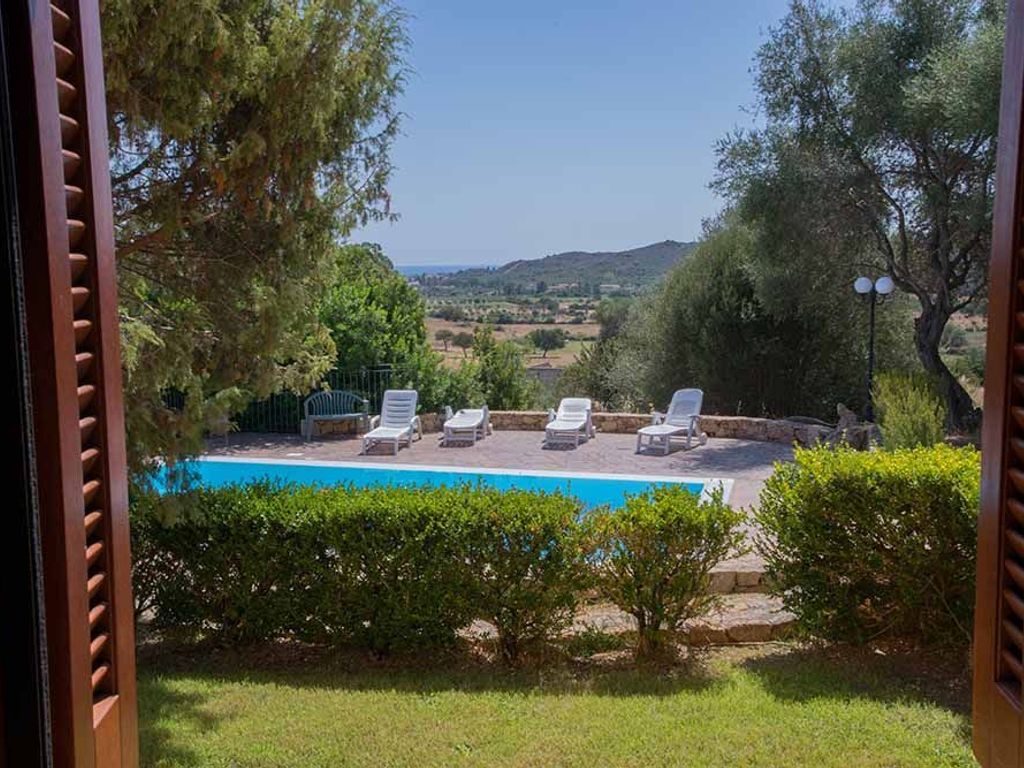 Smeralda-Villa mit Pool und Meerblick - Nr. 119A