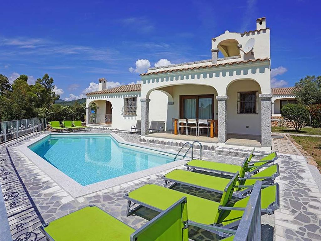 Villa mit Pool in Budoni