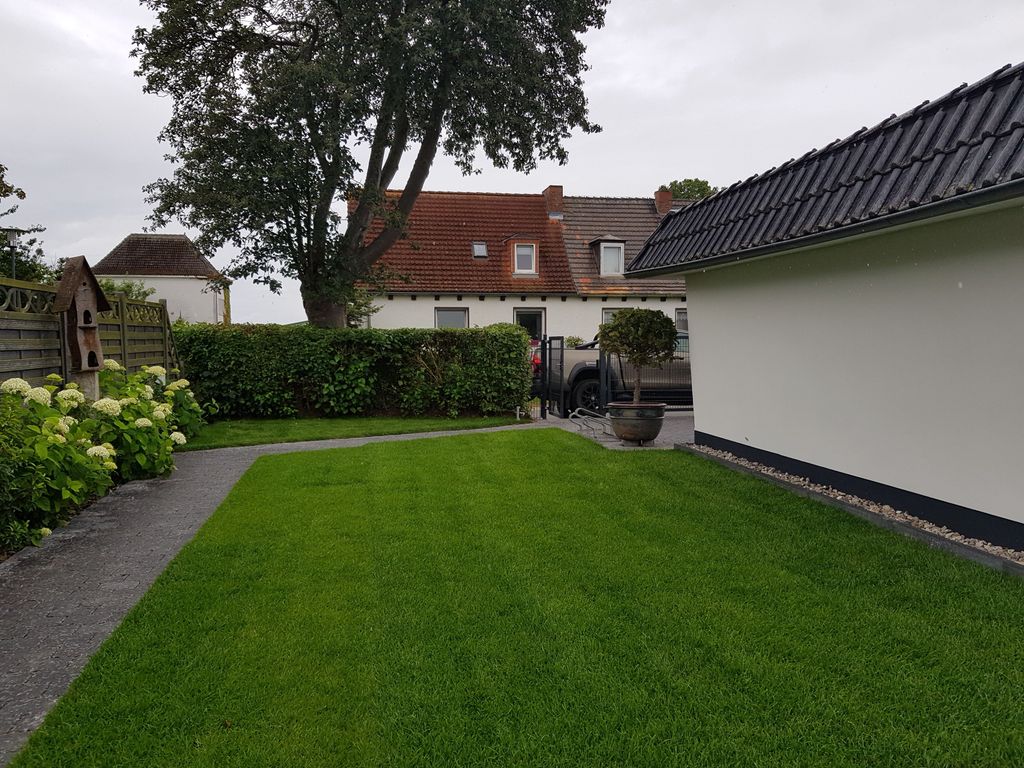 Eingang mit Garage
