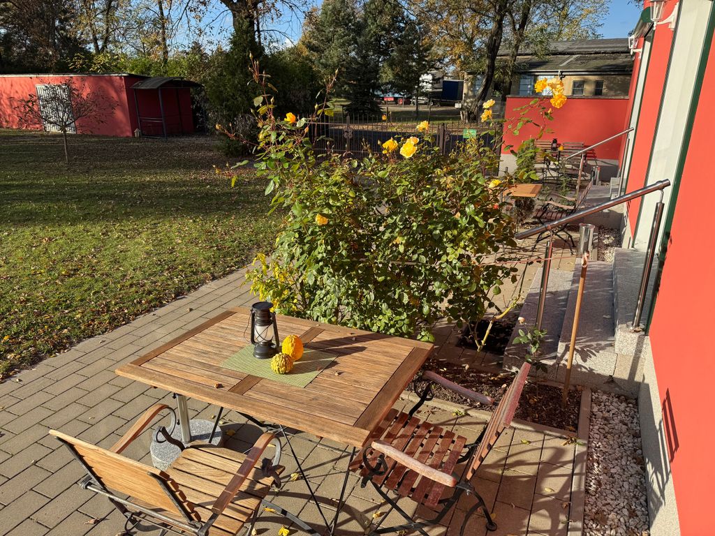 Terrasse mit Sitzmöbeln