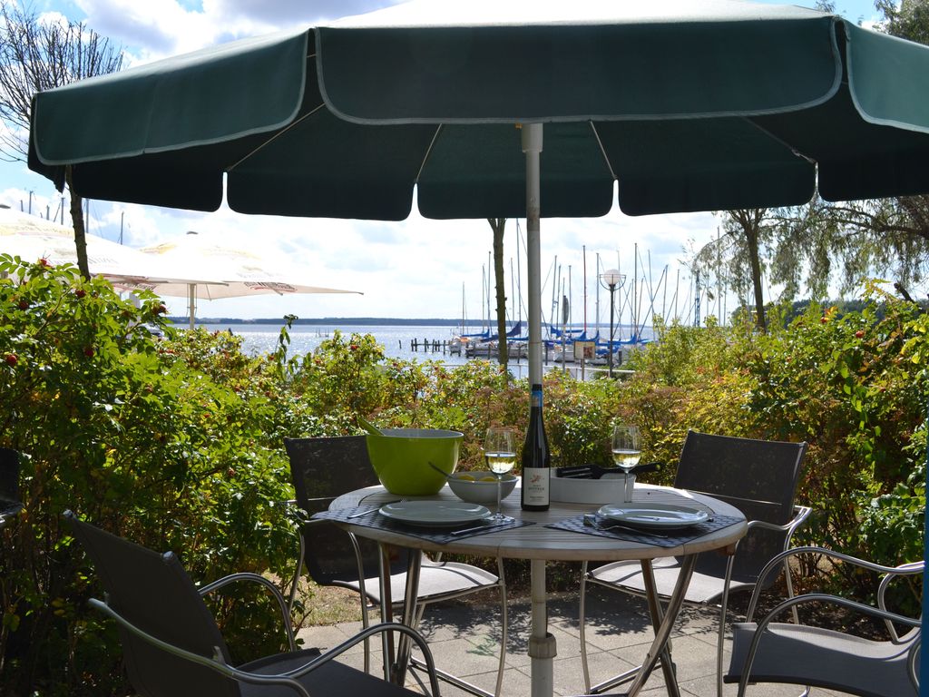 Geniessen auf der Terasse mit  Salzhaffblick