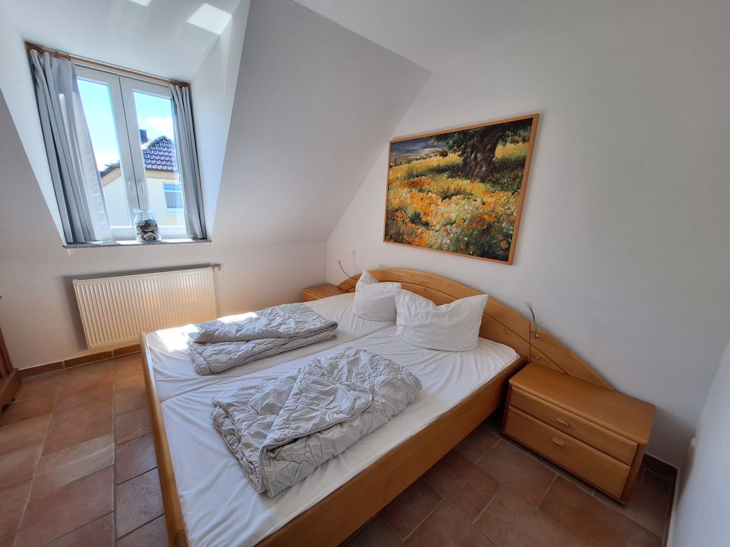 Schlafzimmer 1 unten, sehr ruhig gelegen