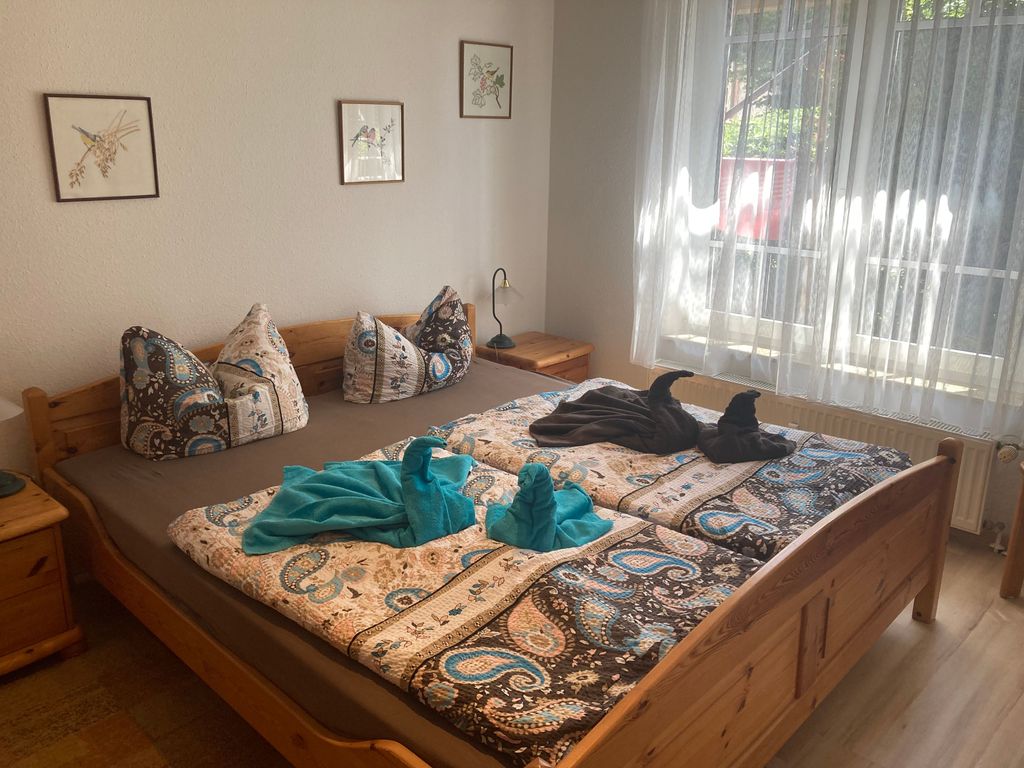 Schlafzimmer 1