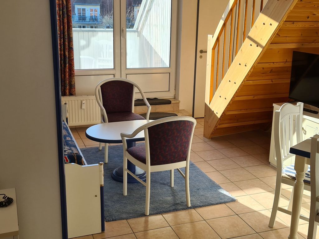 Eßplatz und Schrankcouch klappbr
