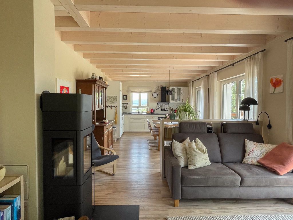 Couchbereich mit Blick zur Küche
