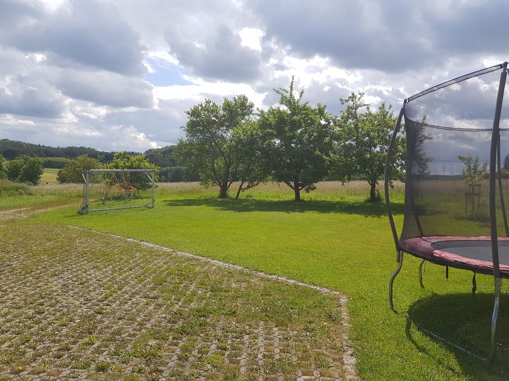 Garten mit Trampolin