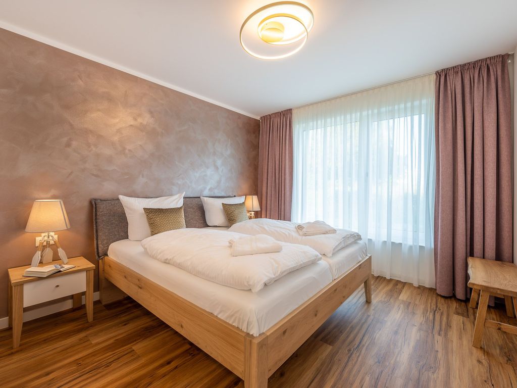 Schlafzimmer mit Doppelbett
