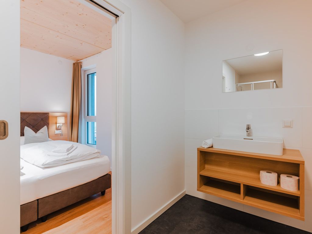 Schlafzimmer und Badezimmer