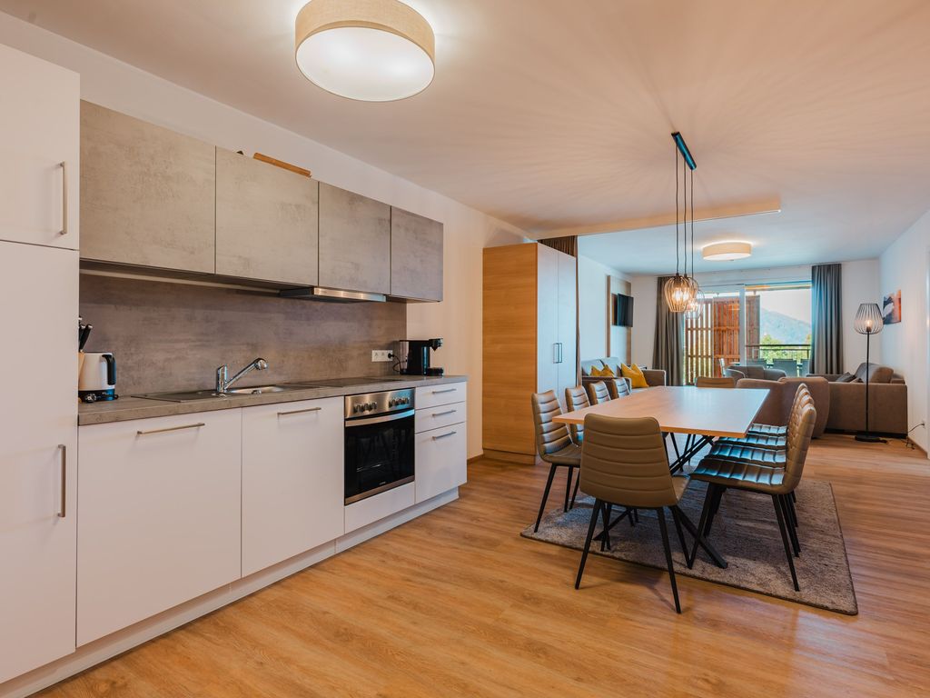 Offene Küche und Essbereich