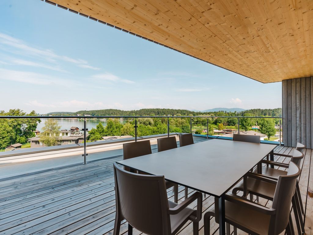 Terrasse mit Seeblick