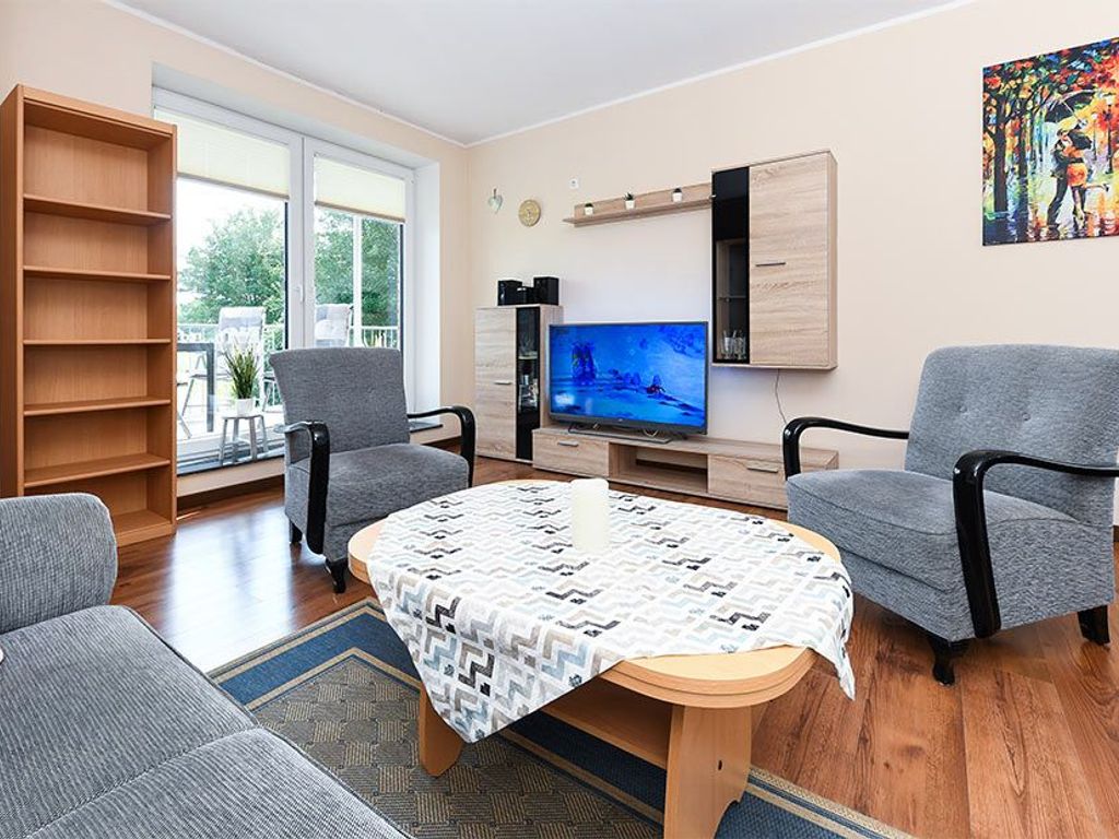 Wohnzimmer mit integriertem Küchenbereich