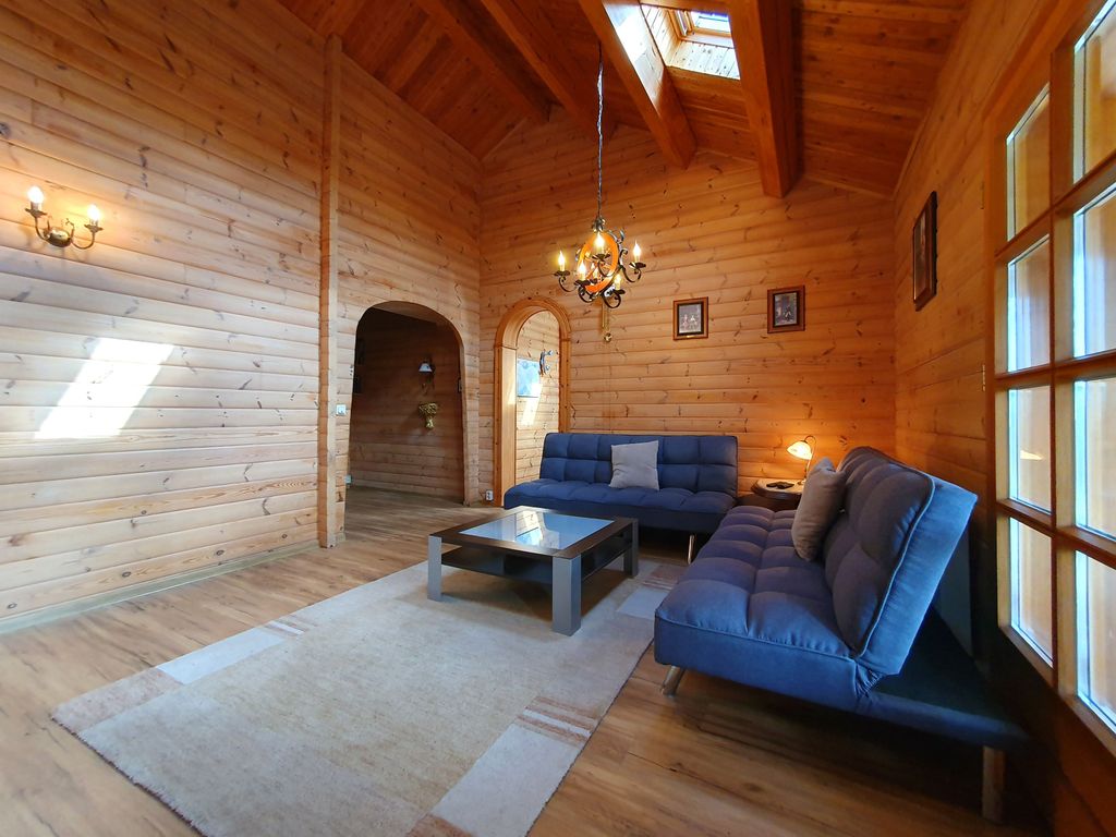 Geräumiges Wohnzimmer