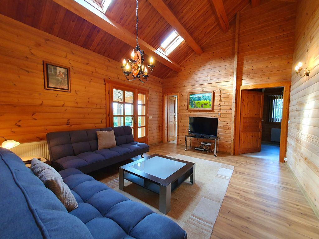 Geräumiges Wohnzimmer