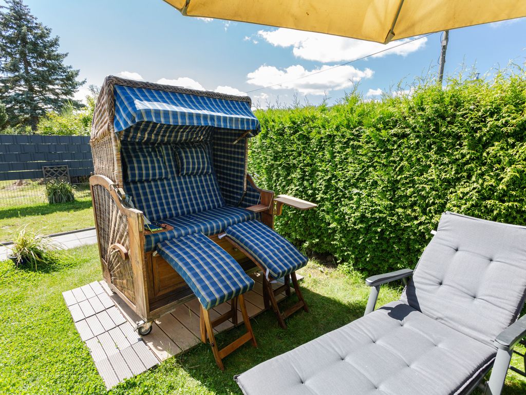 Garten mit Strandkorb